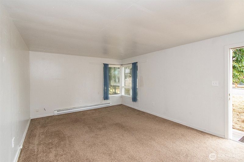4th image of 938 E 6th Street