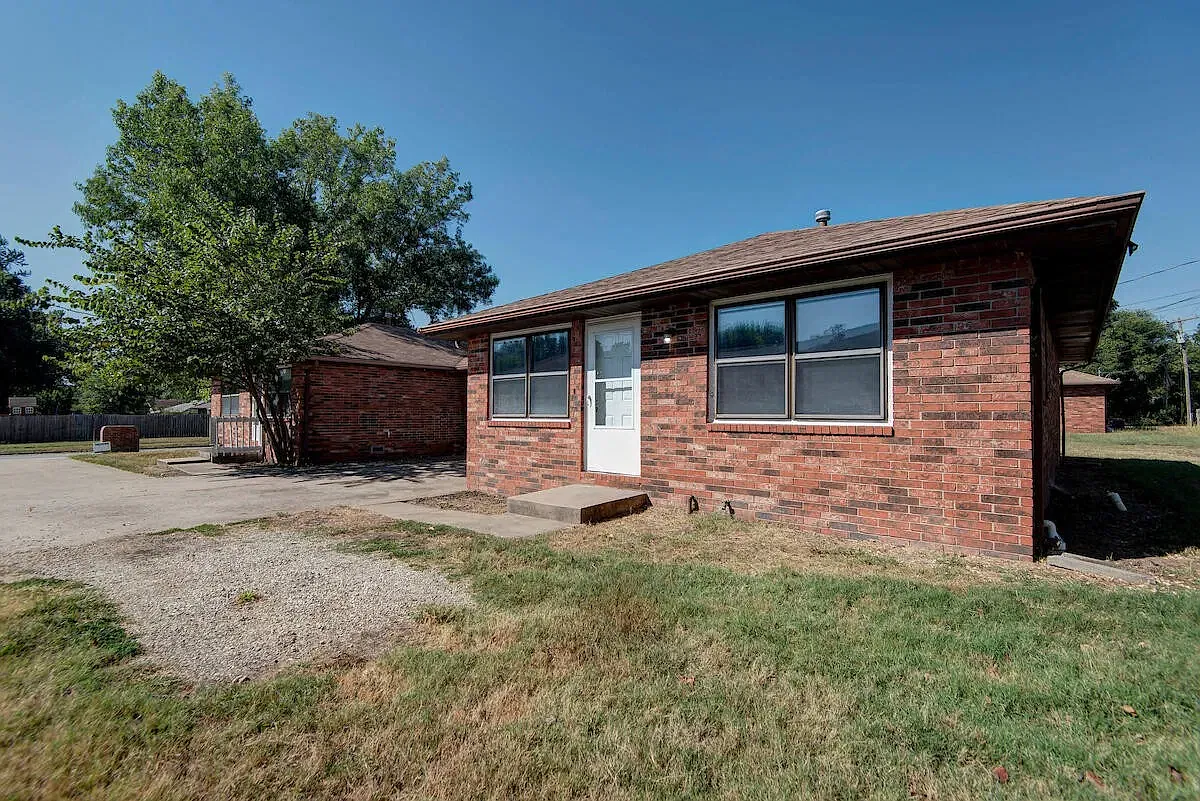 2 bed, 914 sqft, $1,050 — Photo 1