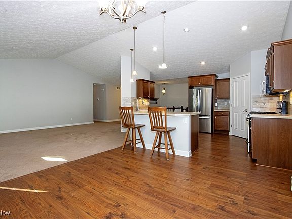 5th image of 121 Carter Grove Dr
