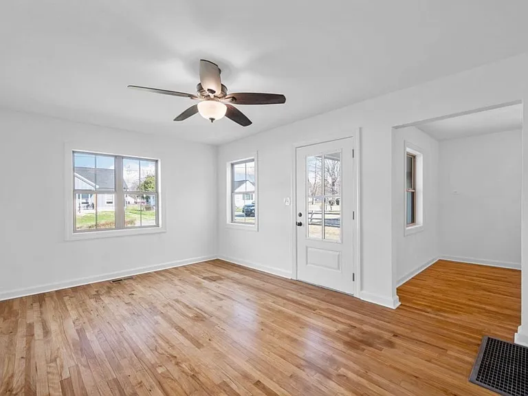 104 Ellis Dr — Photo 3