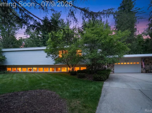 1091 Plover Dr, Highland, MI 48357