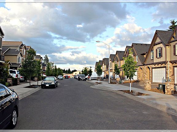3rd image of 405 NE 102nd Ave