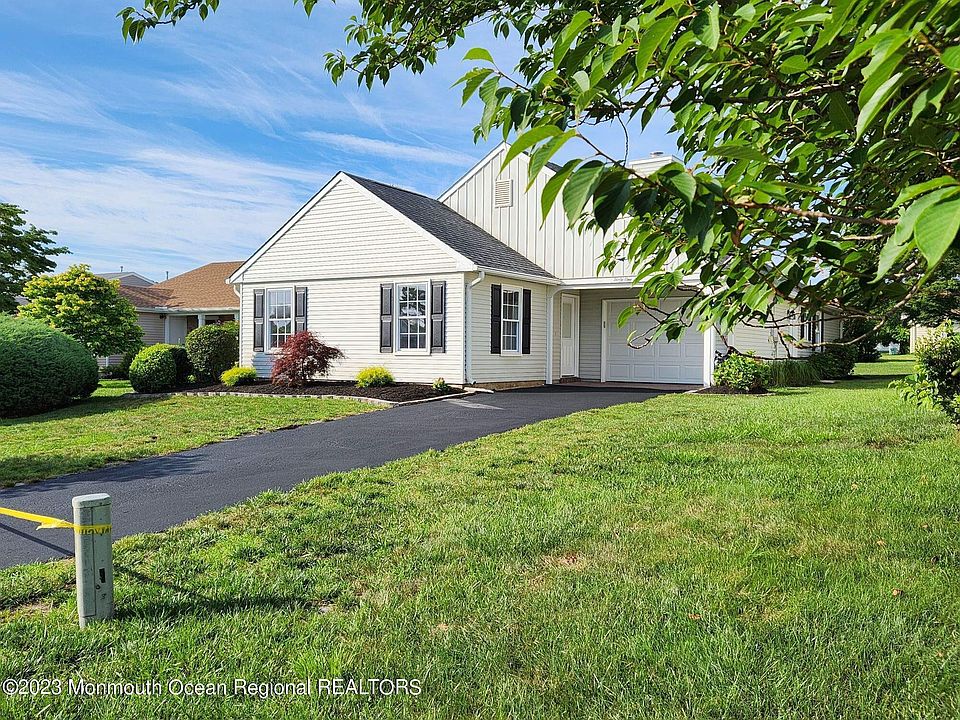 1st image of 31 Buckingham Drive