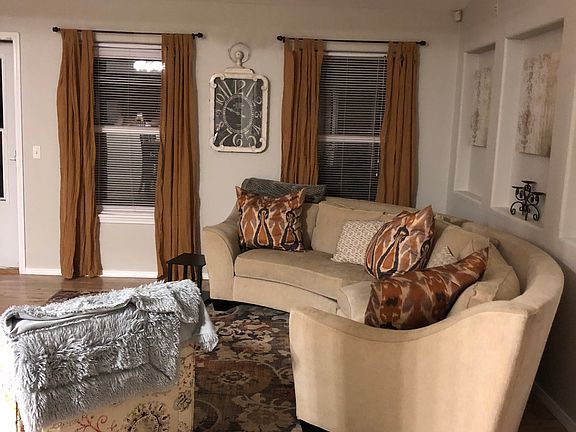 3rd image of 912 Pheasant Run Ave