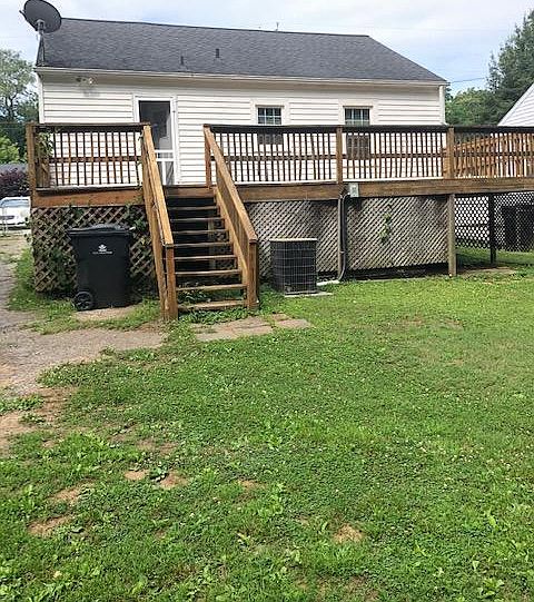 2nd image of 920 Hall St