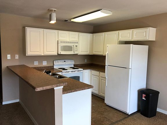 3rd image of 1140 Saint Andrews Ln #1140