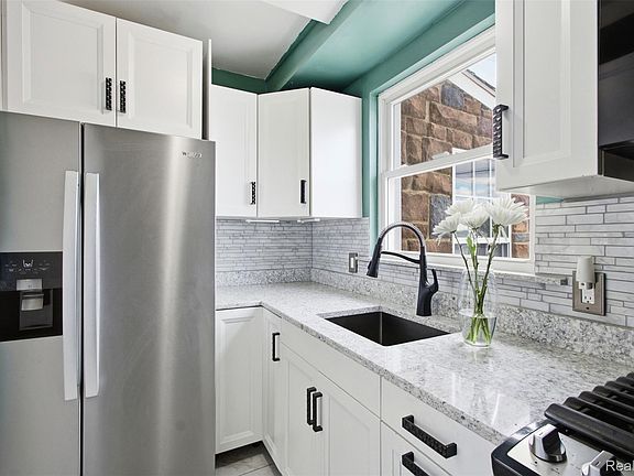 4th image of 17337 Kentucky St