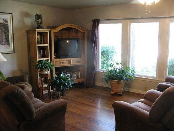 3rd image of 2303 Palmer Dr