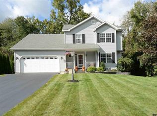 1 Willowbrook Ter, Halfmoon, NY 12065