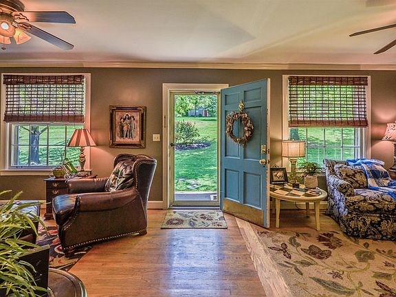 3rd image of 4031 Lealand Ln