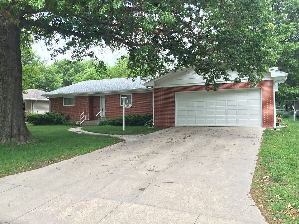 1st image of 20 Fairview Dr