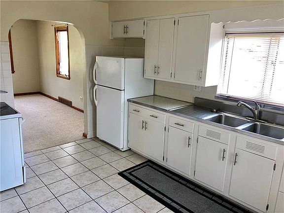 4th image of 215 W Fairmont Ave