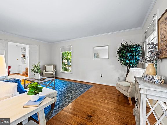 5th image of 3672 Meadowvale Rd