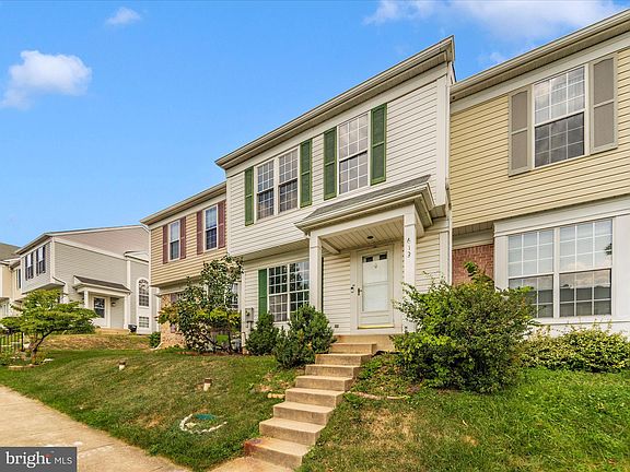 3rd image of 613 Lucky Leaf Cir