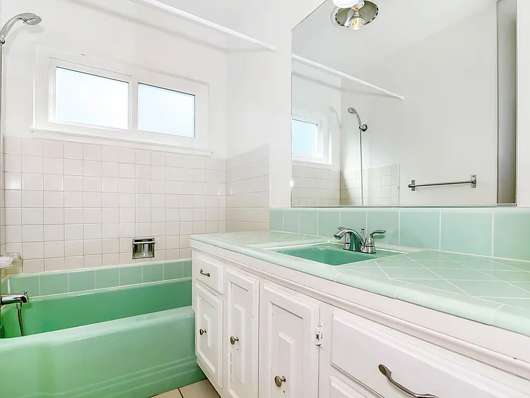 2171 Fairfield St — Photo 17