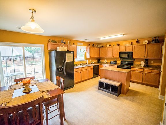 2nd image of 6013 Benedict Pl