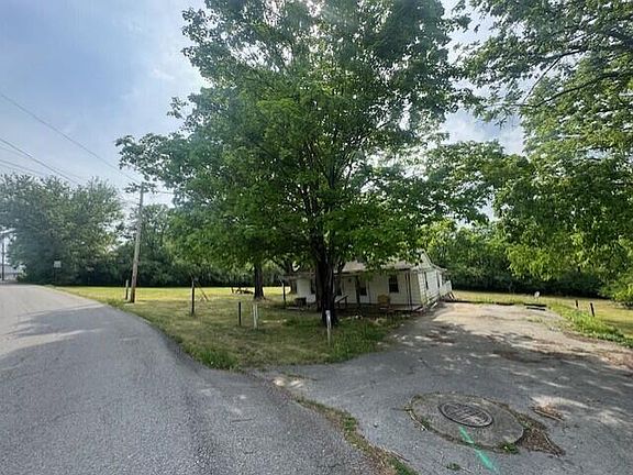 3rd image of 205 Highland Ct