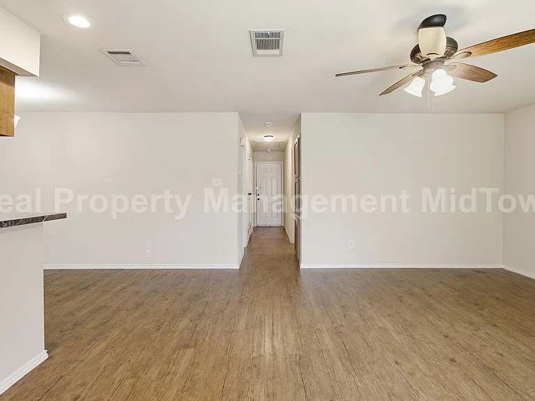 2307 Monte Carlo Dr — Photo 3