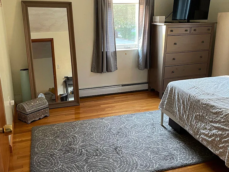4 Aldersey St #16 — Photo 4