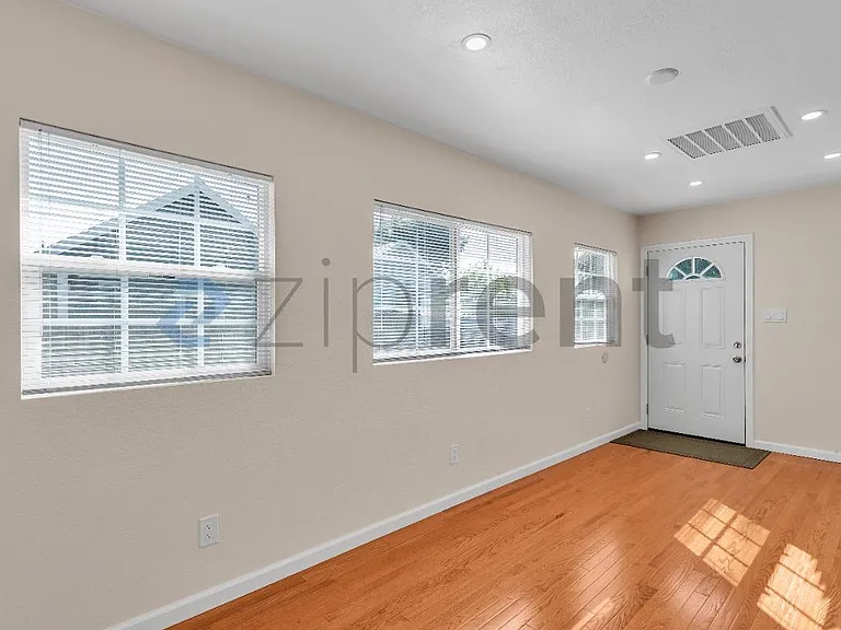 4027 Fullington St — Photo 8
