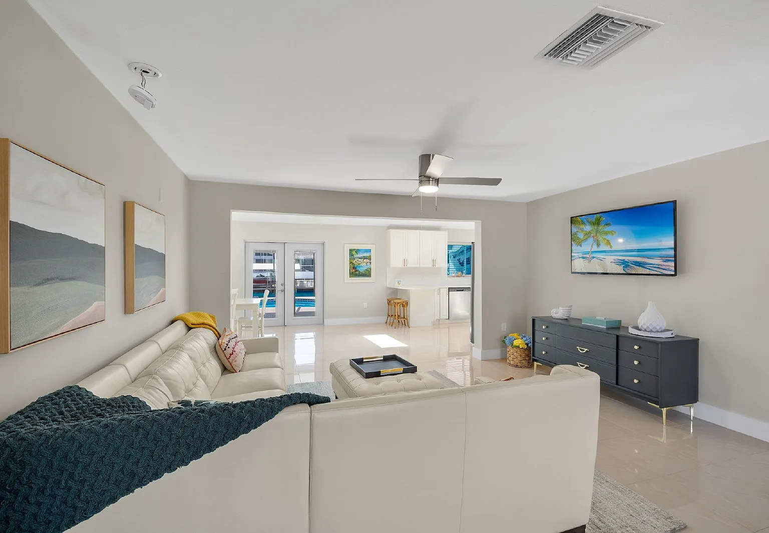 4 bed, 3.0 bath, 2467 sqft, $19,500 — Photo 4