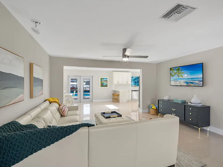 482 Tradewinds Ave — Photo 4