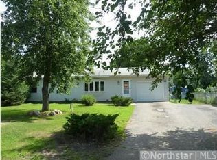 916 Raleigh Ln NE, Spring Lake Park, MN 55432