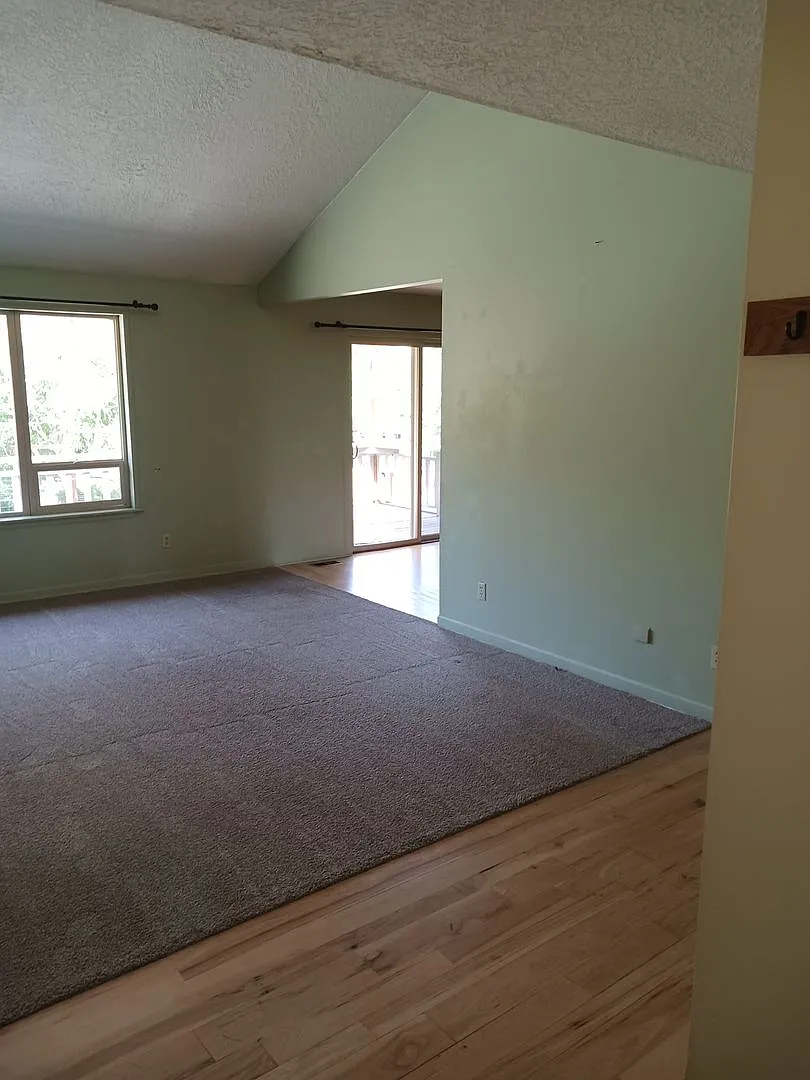 708 Highland Dr — Photo 3