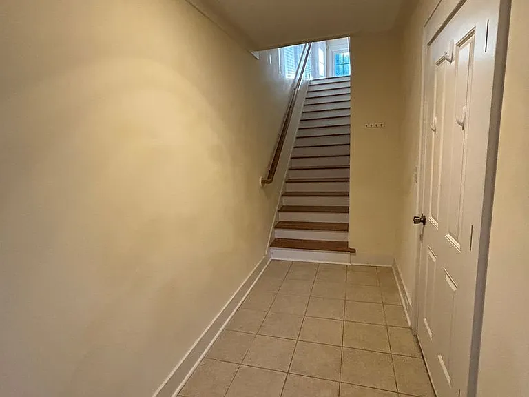 219 Oyster Point Dr — Photo 2