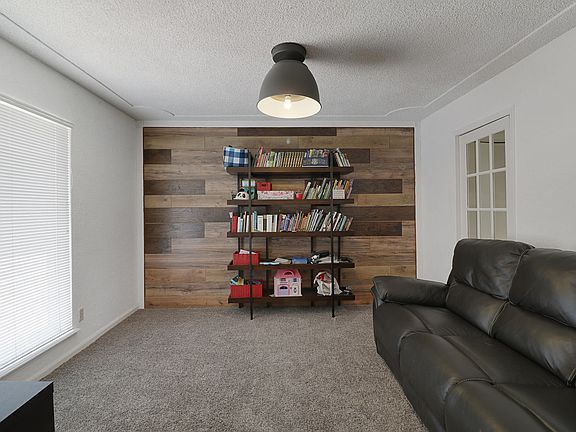 4th image of 10700 Aldama Ct