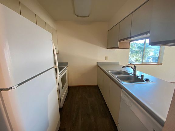 2nd image of 812 NE 42nd St #302