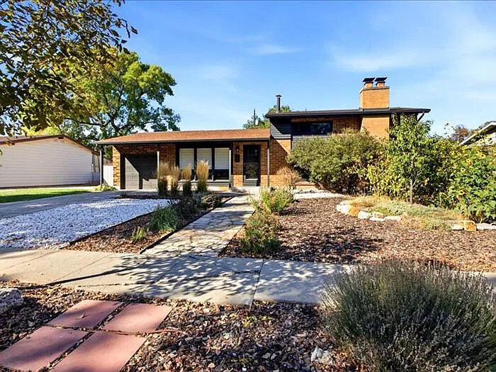5 bed, 2.5 bath, 1700 sqft, $2,195 — Photo 1