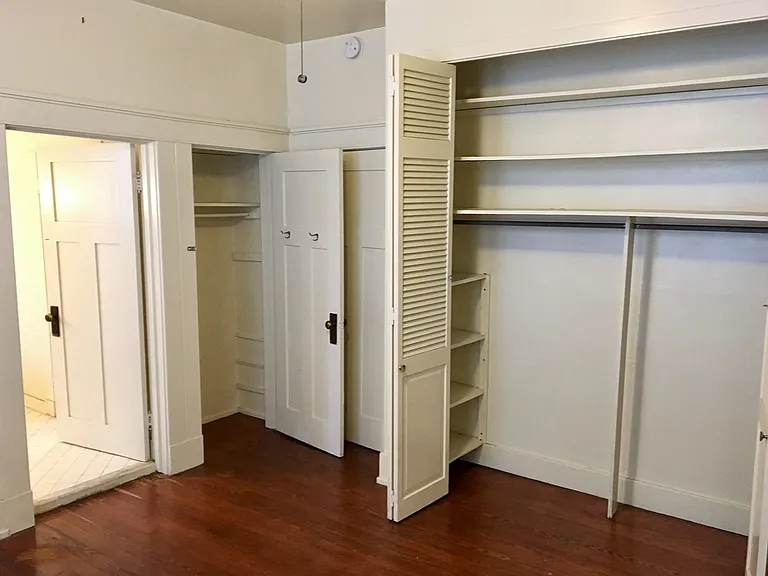 2225 Pine St — Photo 4
