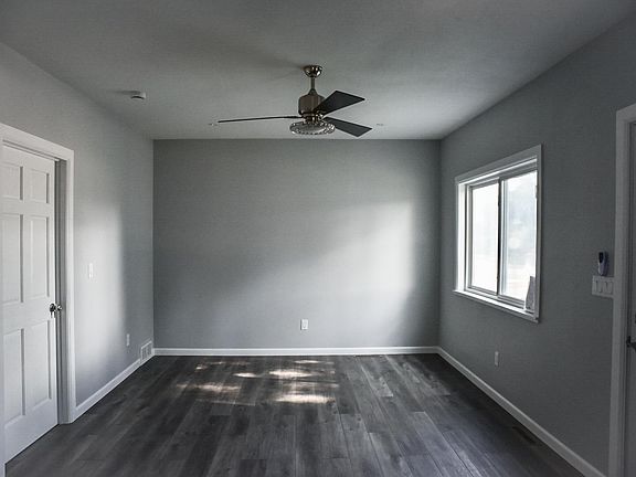 4th image of 1327 N Park St