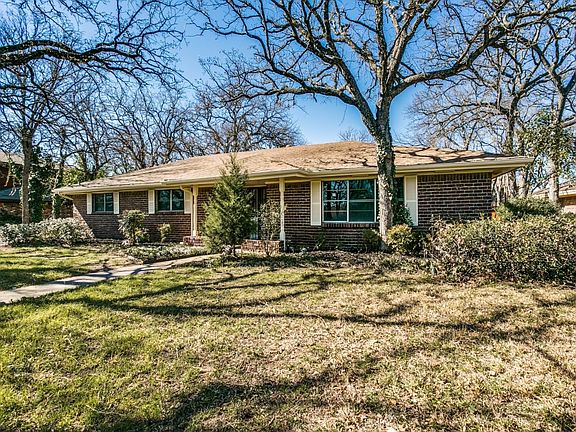 2nd image of 1208 Woodridge Cir