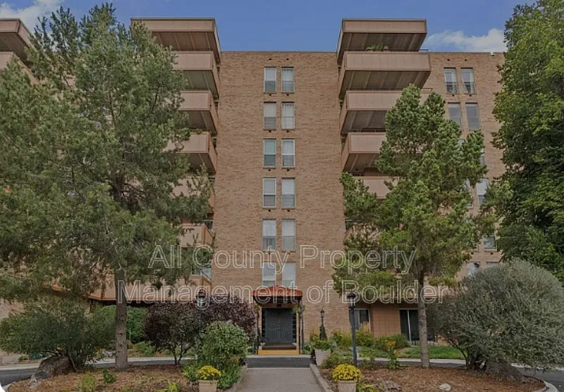 500 Mohawk Dr #401