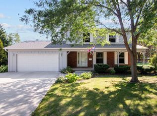 1704 White Swan Dr, Oshkosh, WI 54901