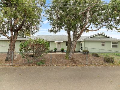 331 N 8th St, Central Point, OR, 97502