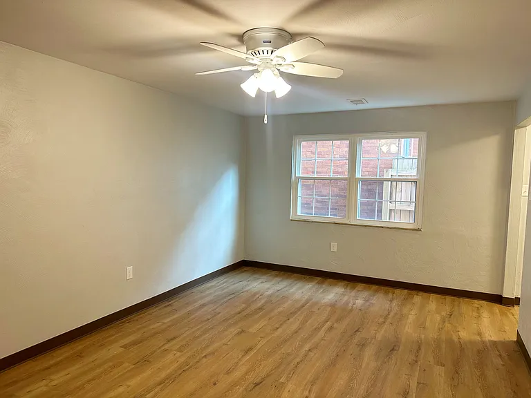 822 E End Ave — Photo 6