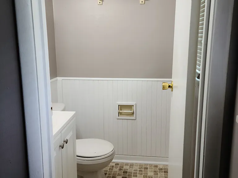 8320 Kendrick Rd — Photo 3
