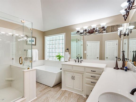 4th image of 5100 Longwood Ct