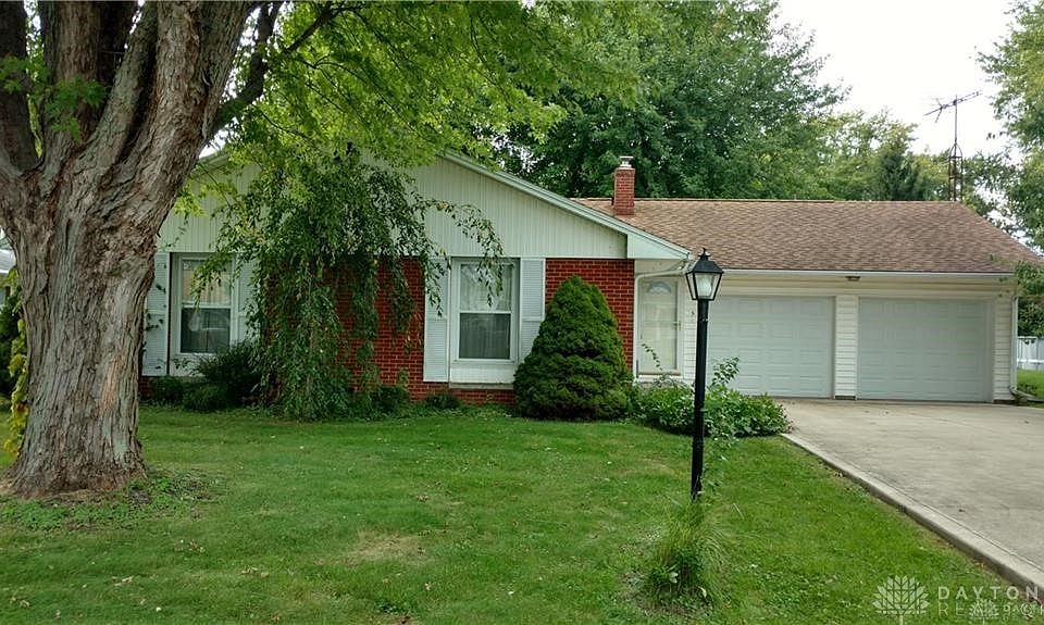 1st image of 5 Maplewood Dr
