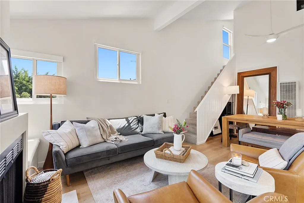 2 bed, 1120 sqft, $8,500 — Photo 3