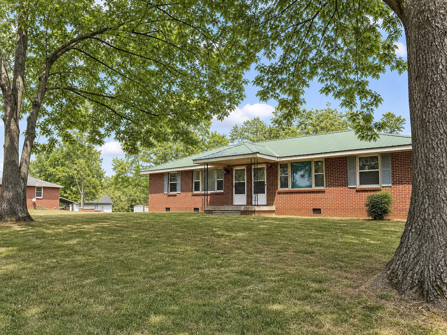2 bed, 750 sqft, $1,600 — Photo 1