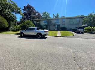 76 Echo Bay Dr, New Rochelle, NY 10805