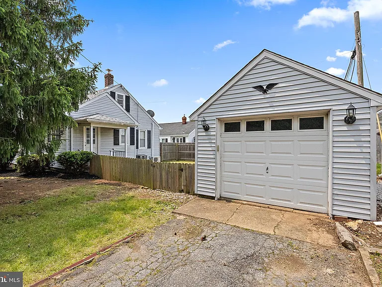 101 Curtis Ave — Photo 18
