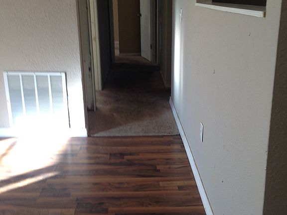 4th image of 310 Railroad Ave