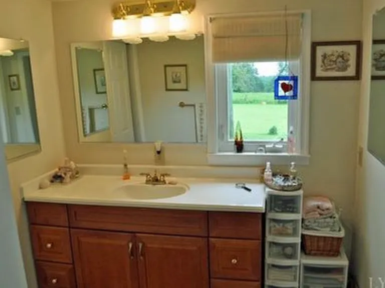 1988 Clover Creek Rd — Photo 14