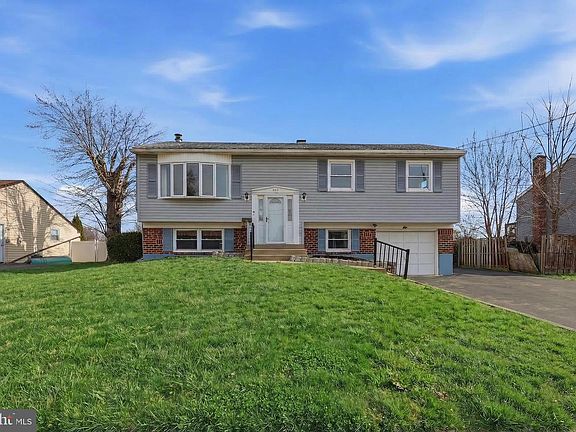 3rd image of 403 Byron Rd