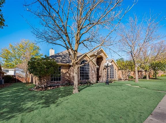 2nd image of 2893 Hampshire Ln